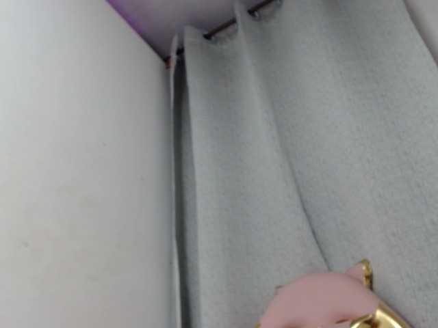 Live sex webcam photo for IsaParquer #272660831