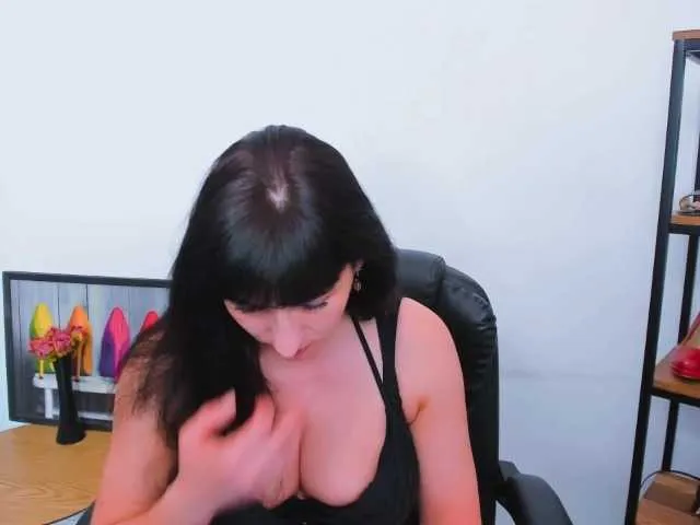 Live sex webcam photo for IsabelAmore #291097115