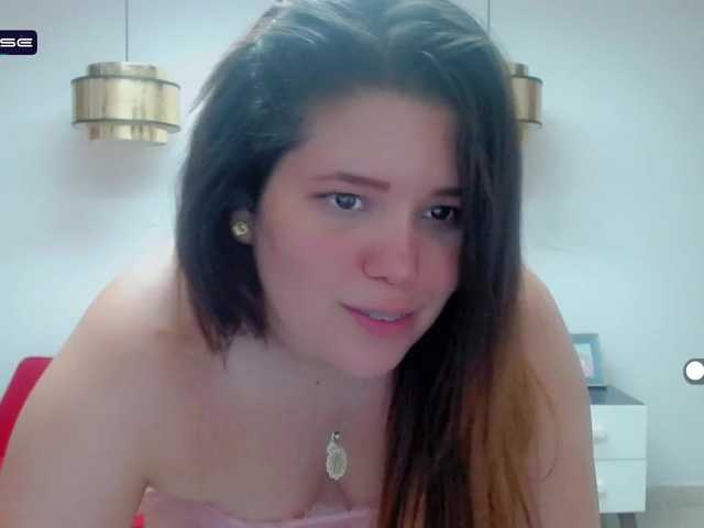 Live sex webcam photo for Isabella- #271960555