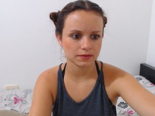 Live sex webcam photo for isabella-77 #179245285