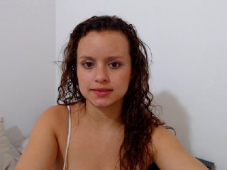 Live sex webcam photo for isabella-77 #180077419