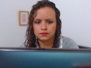 Live sex webcam photo for isabella-77 #187186215