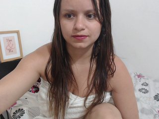 Live sex webcam photo for isabella-77 #213047859