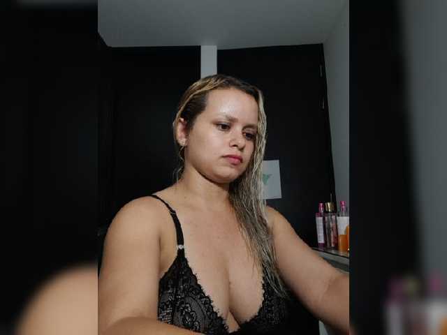 Live sex webcam photo for Isabella-77 #274427573