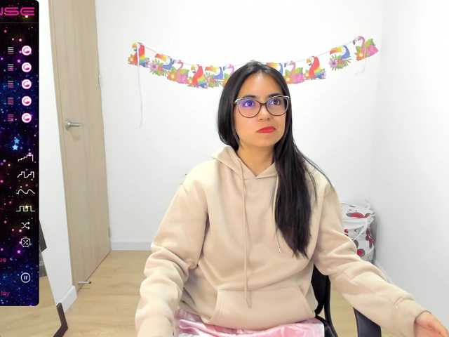 Live sex webcam photo for Isabella221 #275689630