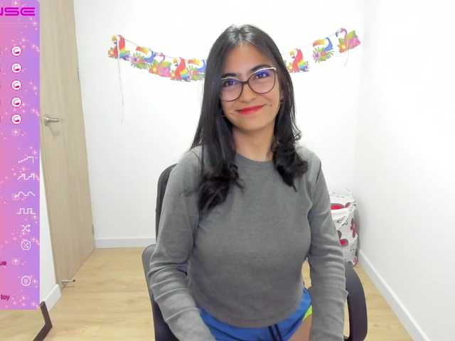 Live sex webcam photo for Isabella221 #275716896