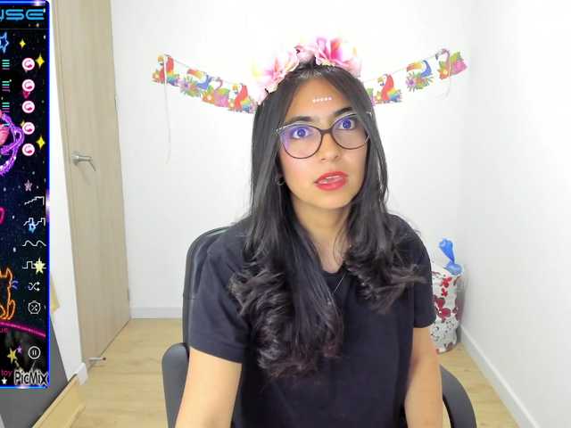 Live sex webcam photo for Isabella221 #275970475