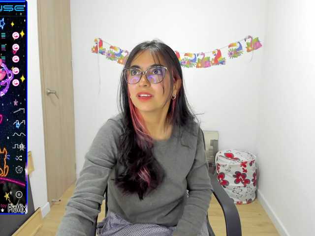 Live sex webcam photo for Isabella221 #276013911