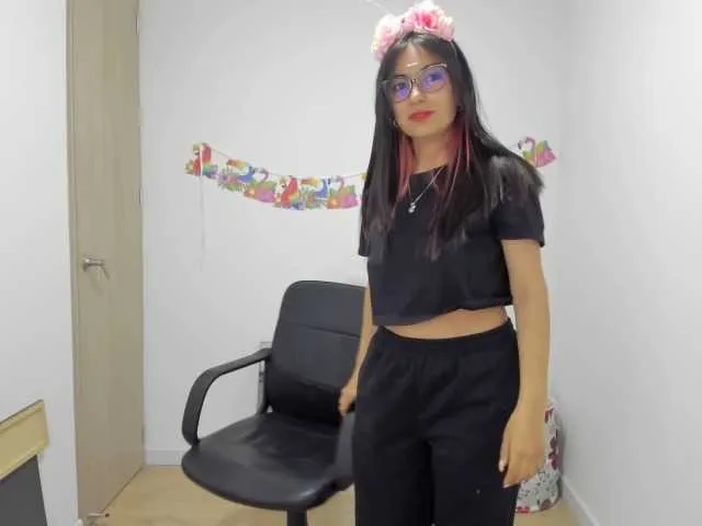 Live sex webcam photo for Isabella221 #276032272