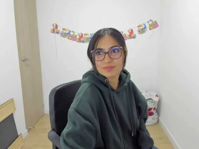 Live sex webcam photo for Isabella221 #276128488