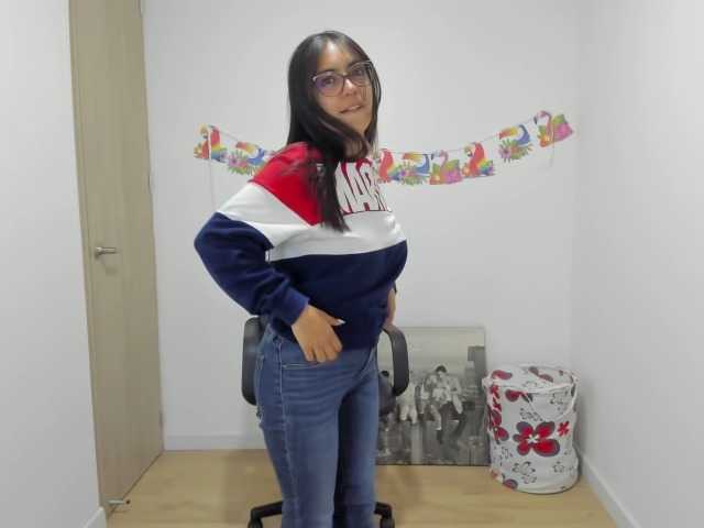 Live sex webcam photo for Isabella221 #276183105