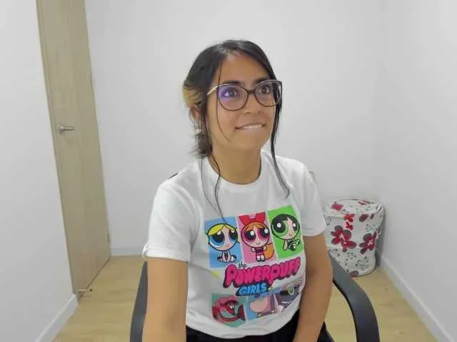 Live sex webcam photo for Isabella221 #276380070