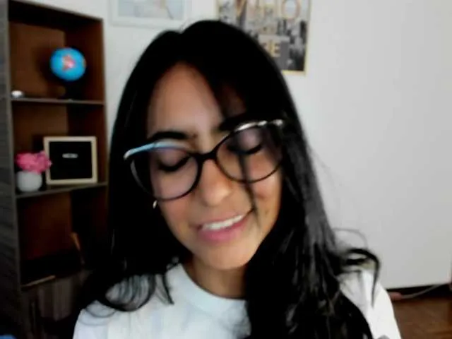 Live sex webcam photo for Isabella221 #276411597