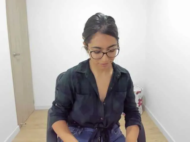 Live sex webcam photo for Isabella221 #276531663