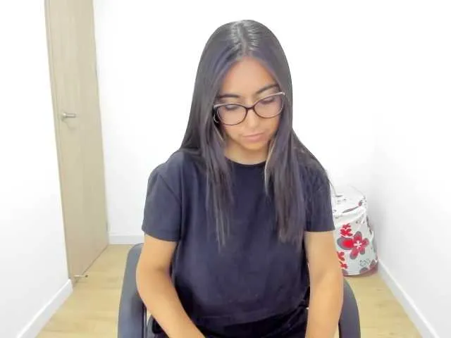 Live sex webcam photo for Isabella221 #276648364