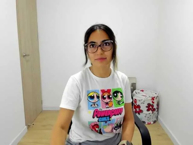 Live sex webcam photo for Isabella221 #276704440