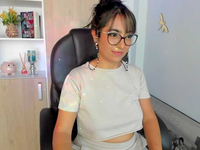 Live sex webcam photo for Isabella221 #290670949