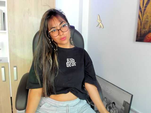 Live sex webcam photo for Isabella221 #290758936