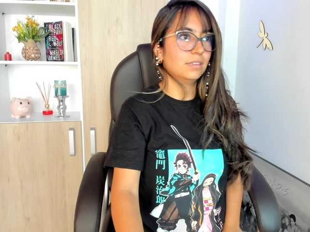 Live sex webcam photo for Isabella221 #290800905