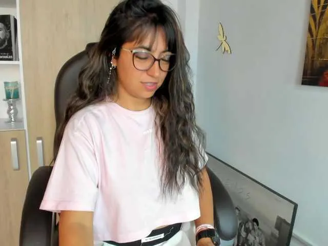 Live sex webcam photo for Isabella221 #291186447