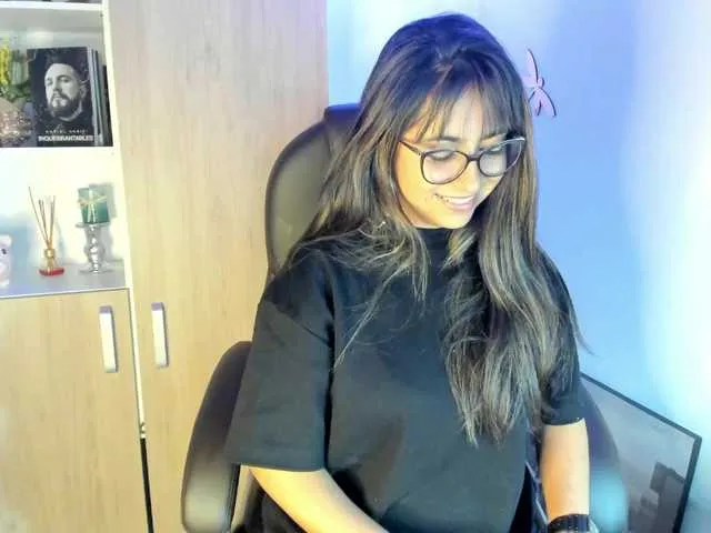 Live sex webcam photo for Isabella221 #291315968