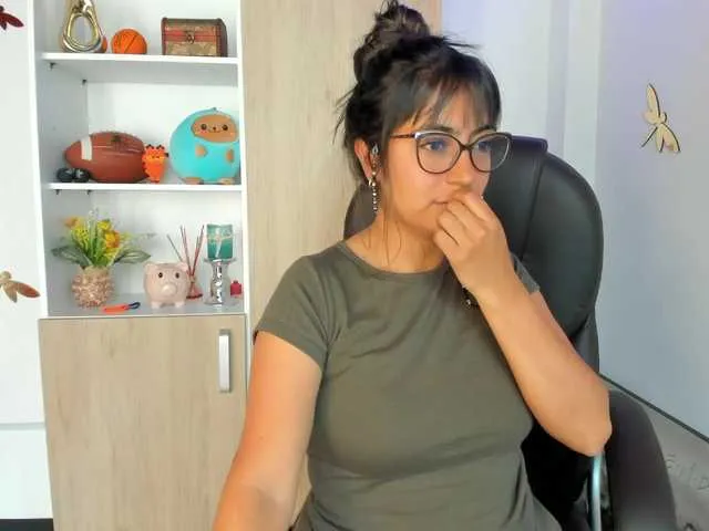 Live sex webcam photo for Isabella221 #291635976