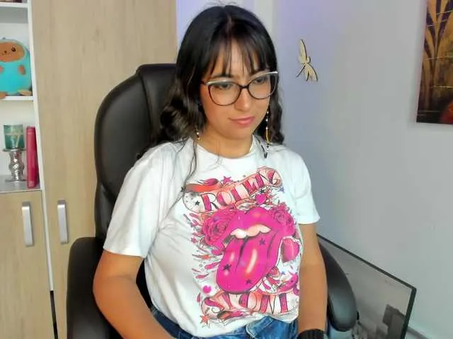 Live sex webcam photo for Isabella221 #291839205