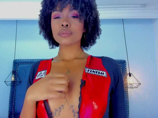 Live sex webcam photo for IsabellaBests #275461331