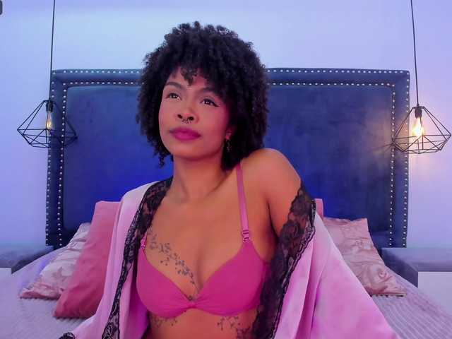 Live sex webcam photo for IsabellaBests #275524159