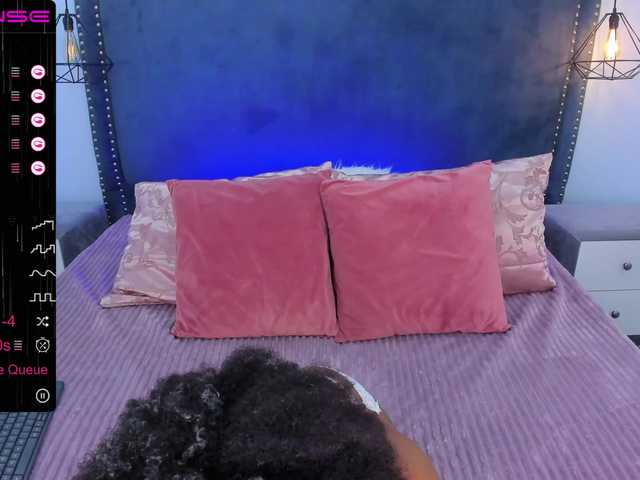 Live sex webcam photo for IsabellaBests #275551413