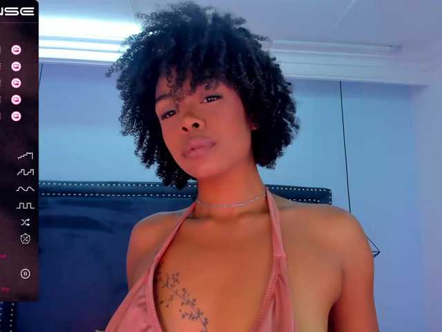 Live sex webcam photo for IsabellaBests #275982434