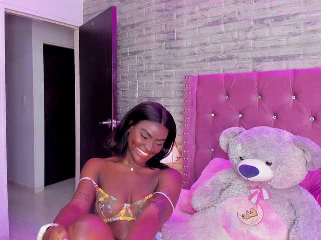 Live sex webcam photo for IsabellaBroms #290550990