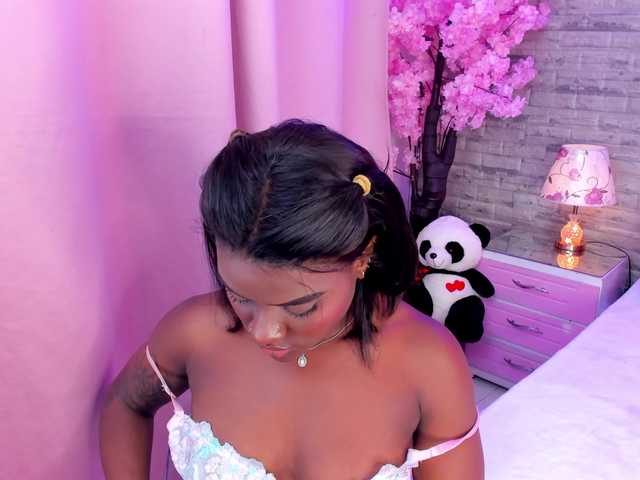 Live sex webcam photo for IsabellaBroms #290617937