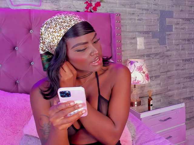 Live sex webcam photo for IsabellaBroms #290768560