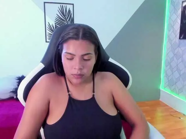 Live sex webcam photo for IsabellaHill #272182136