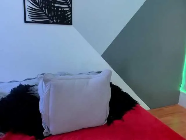 Live sex webcam photo for IsabellaHill #272221251