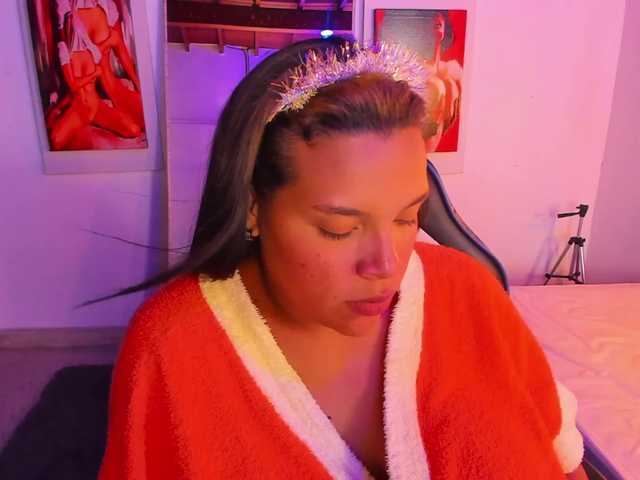 Live sex webcam photo for IsabellaHill #273970396
