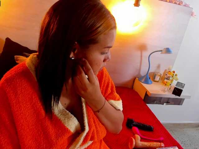 Live sex webcam photo for IsabellaHill #274069629