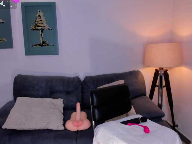 Live sex webcam photo for IsabellaHill #290276868