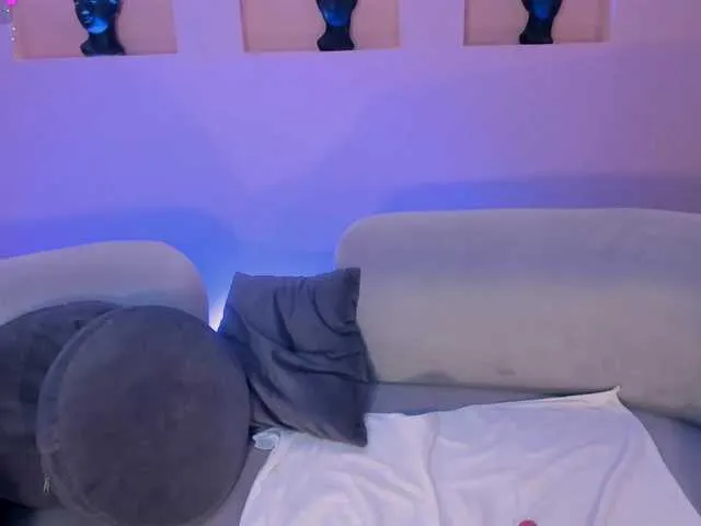 Live sex webcam photo for IsabellaHill #291451663