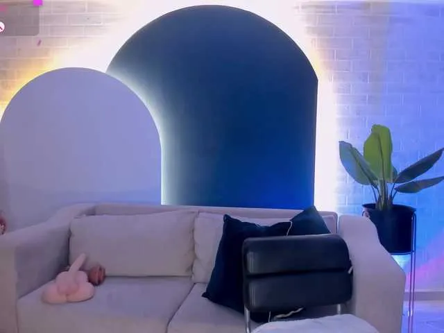 Live sex webcam photo for IsabellaHill #291774868