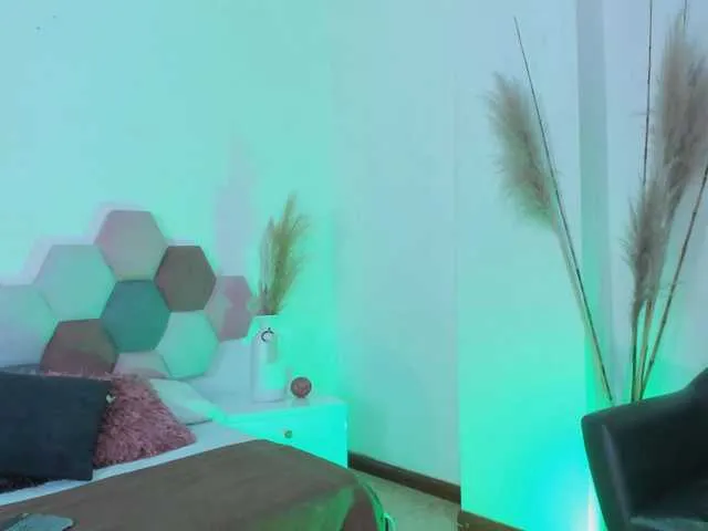 Live sex webcam photo for IsabellaRyan #276961583