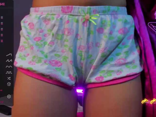 Live sex webcam photo for IsabellaSpenc #276068635