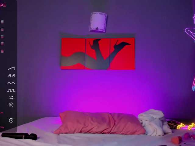 Live sex webcam photo for IsabellaSpenc #276249267