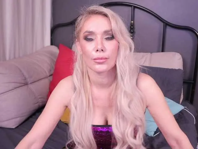 Live sex webcam photo for IsadoraDunkan #290721575