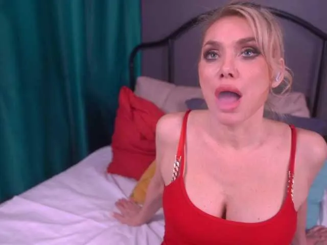 Live sex webcam photo for IsadoraDunkan #290741746