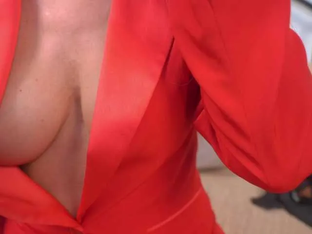 Live sex webcam photo for IsadoraDunkan #293933878