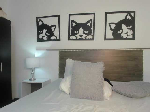 Live sex webcam photo for IsbhellMova #278309431