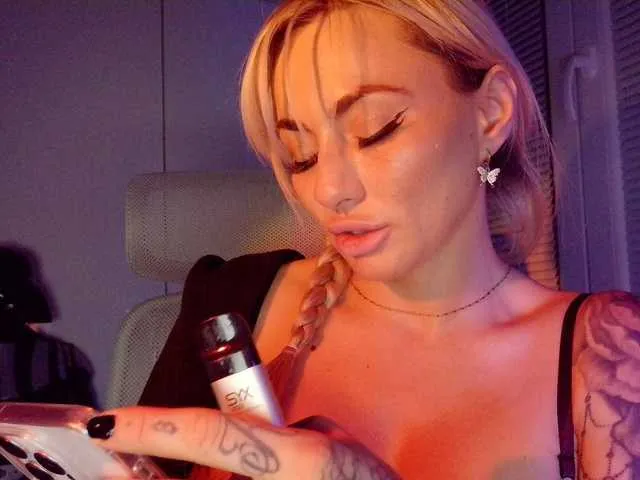 Live sex webcam photo for Isizzu-TOP #291869592