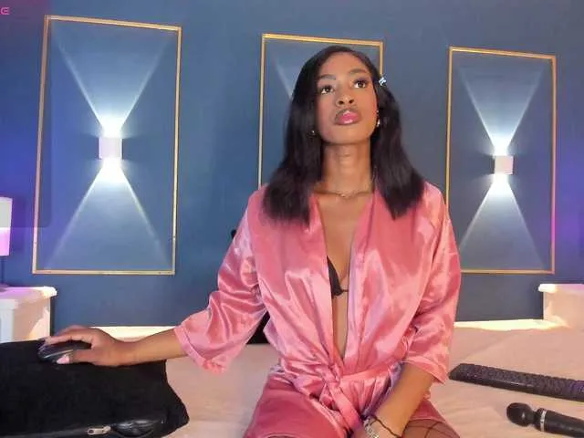 Live sex webcam photo for IssyRosse #290936307